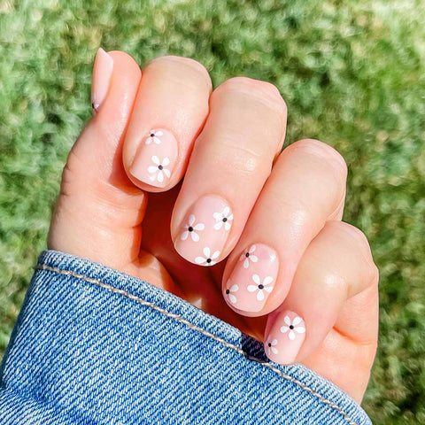 24 pcs Cover Me In Daisies Press-On Nails