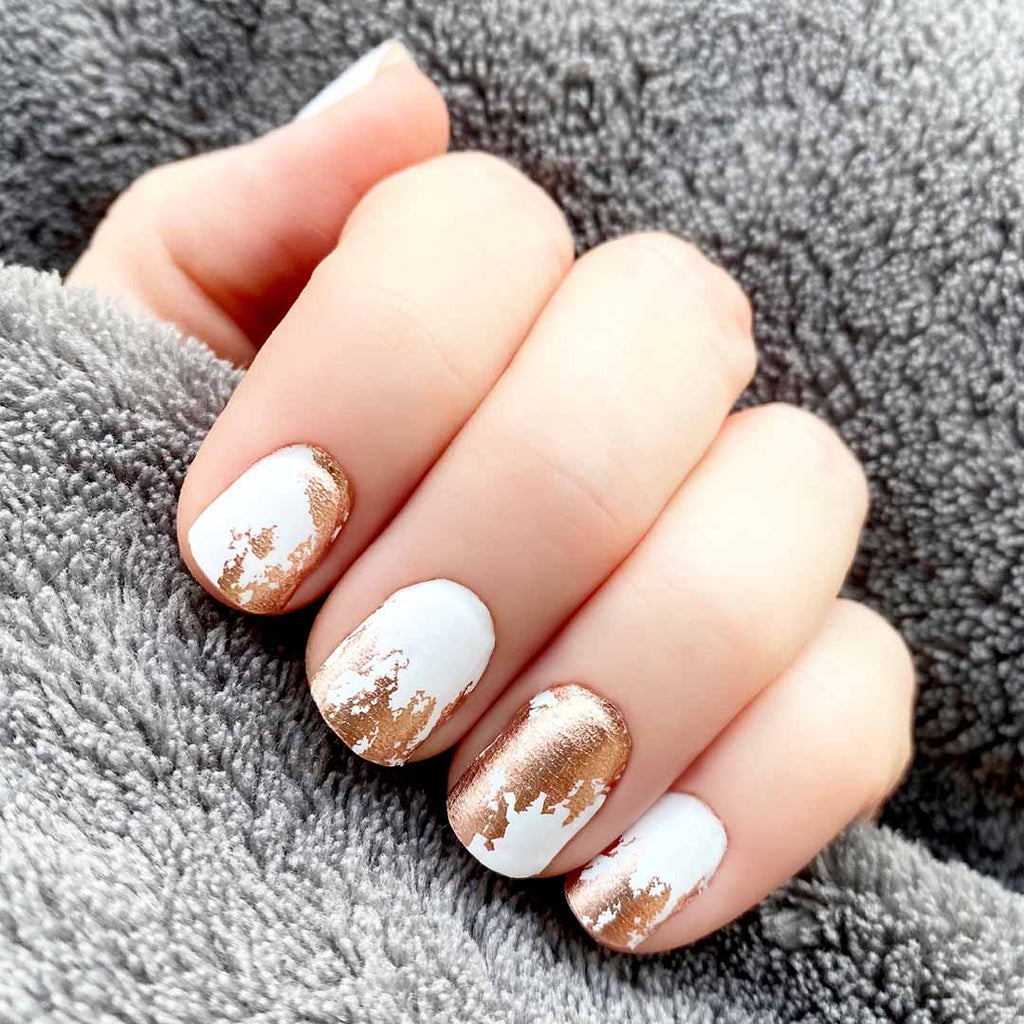 Sparkle with Stunning Gold Nail Designs